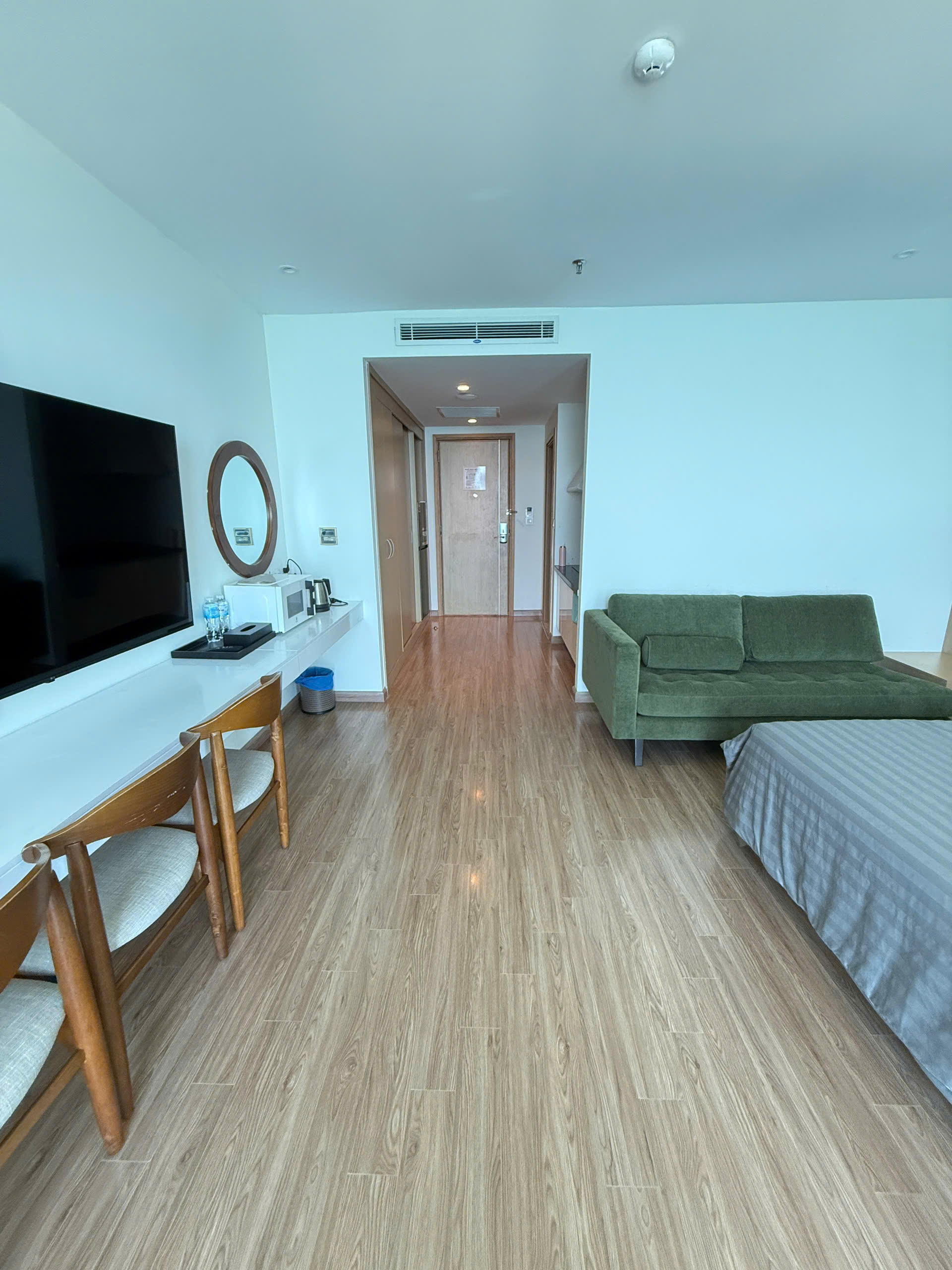 Bán căn hộ khách sạn Starcity 72 Trần Phú. (Đối diện BIỂN TRẦN PHÚ & Sailing Club ). Dt 39m2. Giá 2.950ty