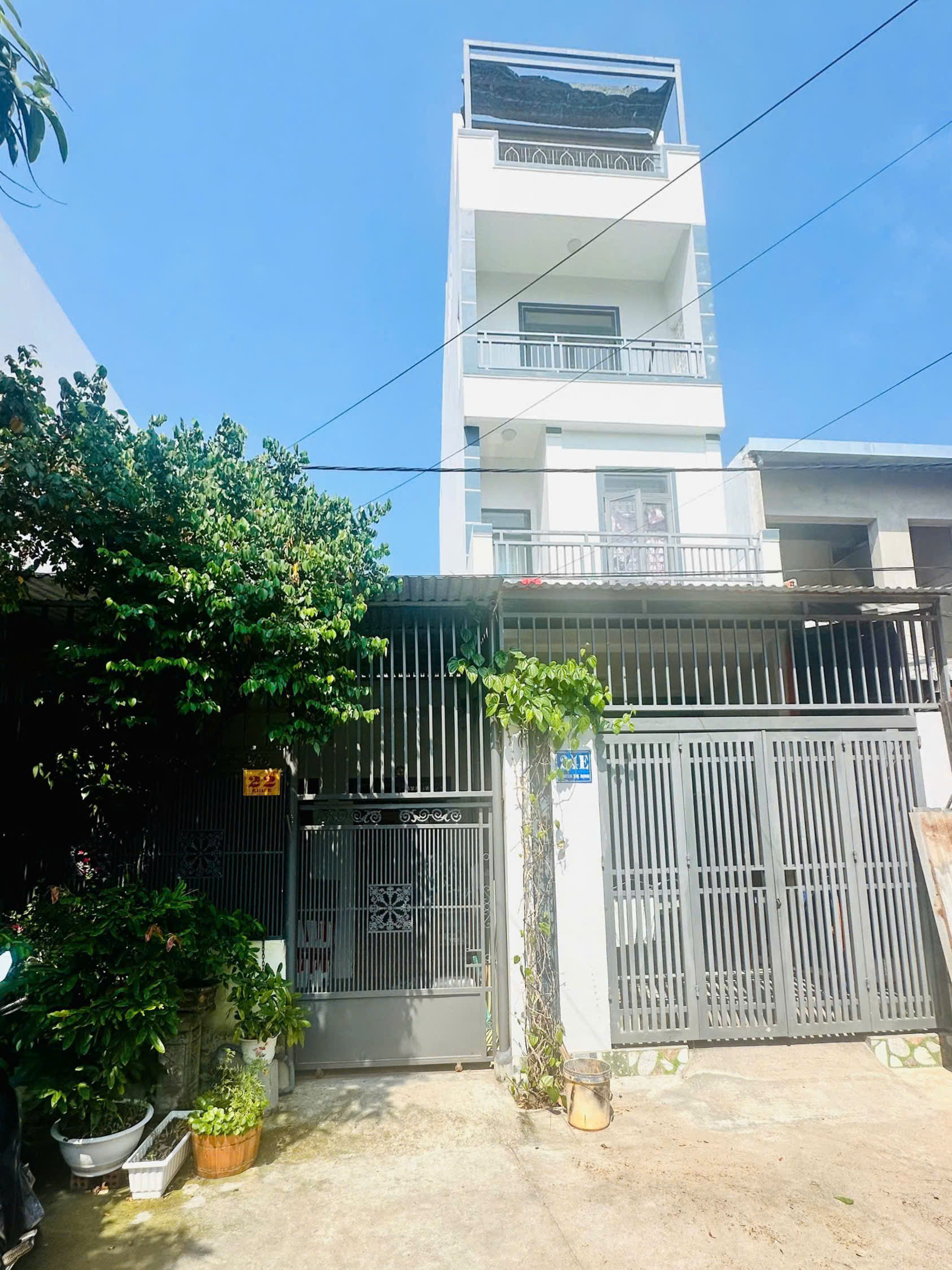 Bán nhà tại khu công vụ đường Nguyễn Thị Định - Hiện trạng nhà cấp 4 còn sử dụng tốt. Diện tích : 60m2. Giá 5.5ty