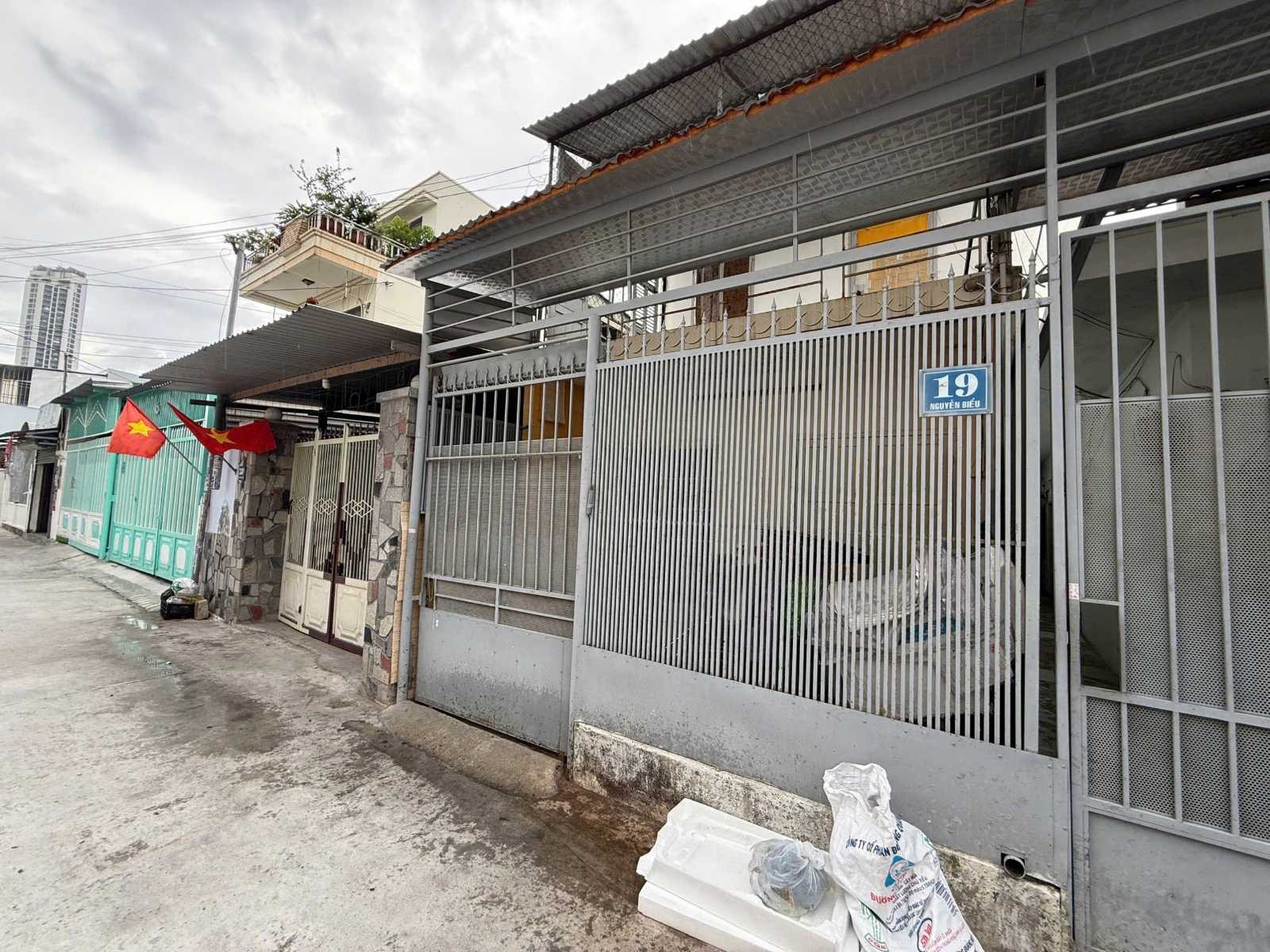 Bán nhà mặt đường Nguyễn Biểu, Nha Trang có 10 phòng trọ