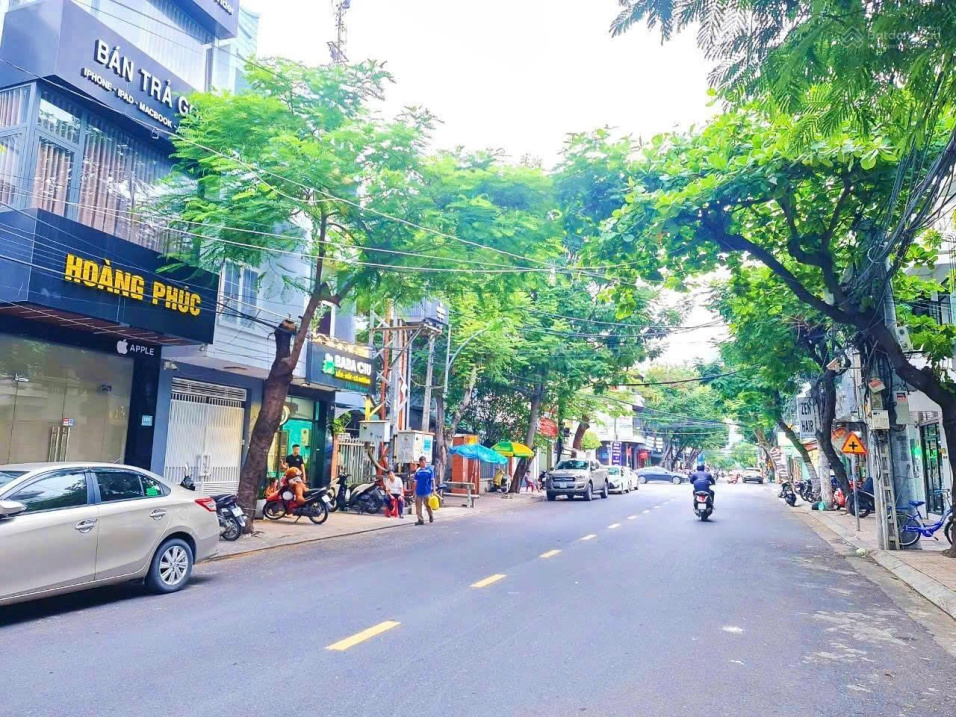 Bán nhà mặt tiền Hồng Bàng _Nha Trang vị trí khá ok. Giá: 11 tỷ.