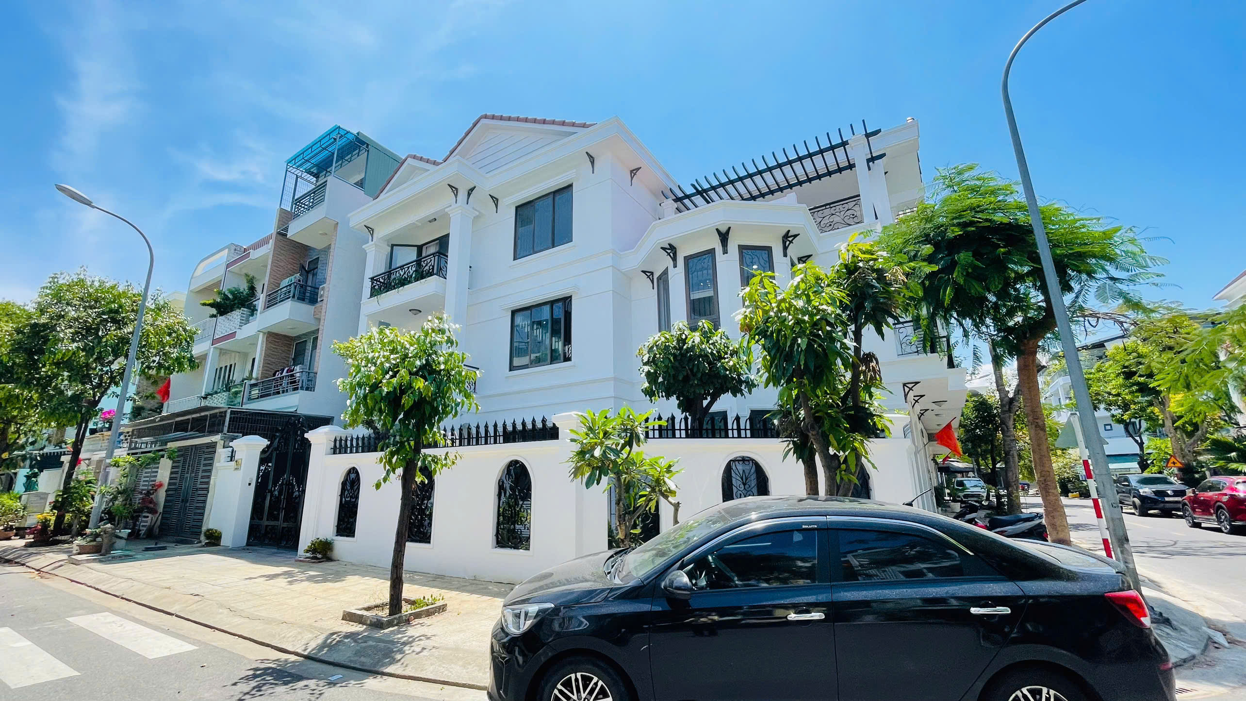 Bán Biệt Thự Mini kiểu Pháp góc 2 Mặt Tiền Đẹp Mê - Khu Đô Thị Hà Quang 2. Dt 184m2. Giá 19.5 tỷ