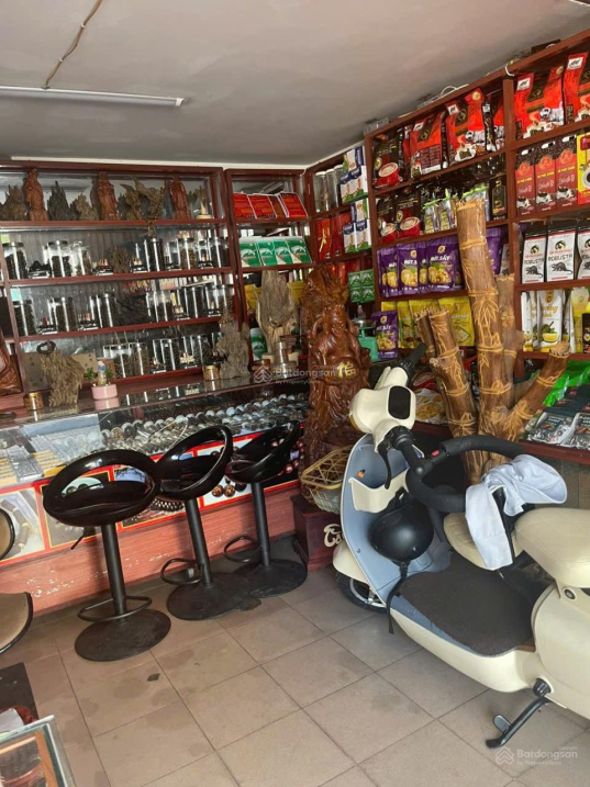 Bán nhà 3 tầng Nguyễn Thiện Thuật, Nha Trang, cách biển Trần Phú: 400m. 