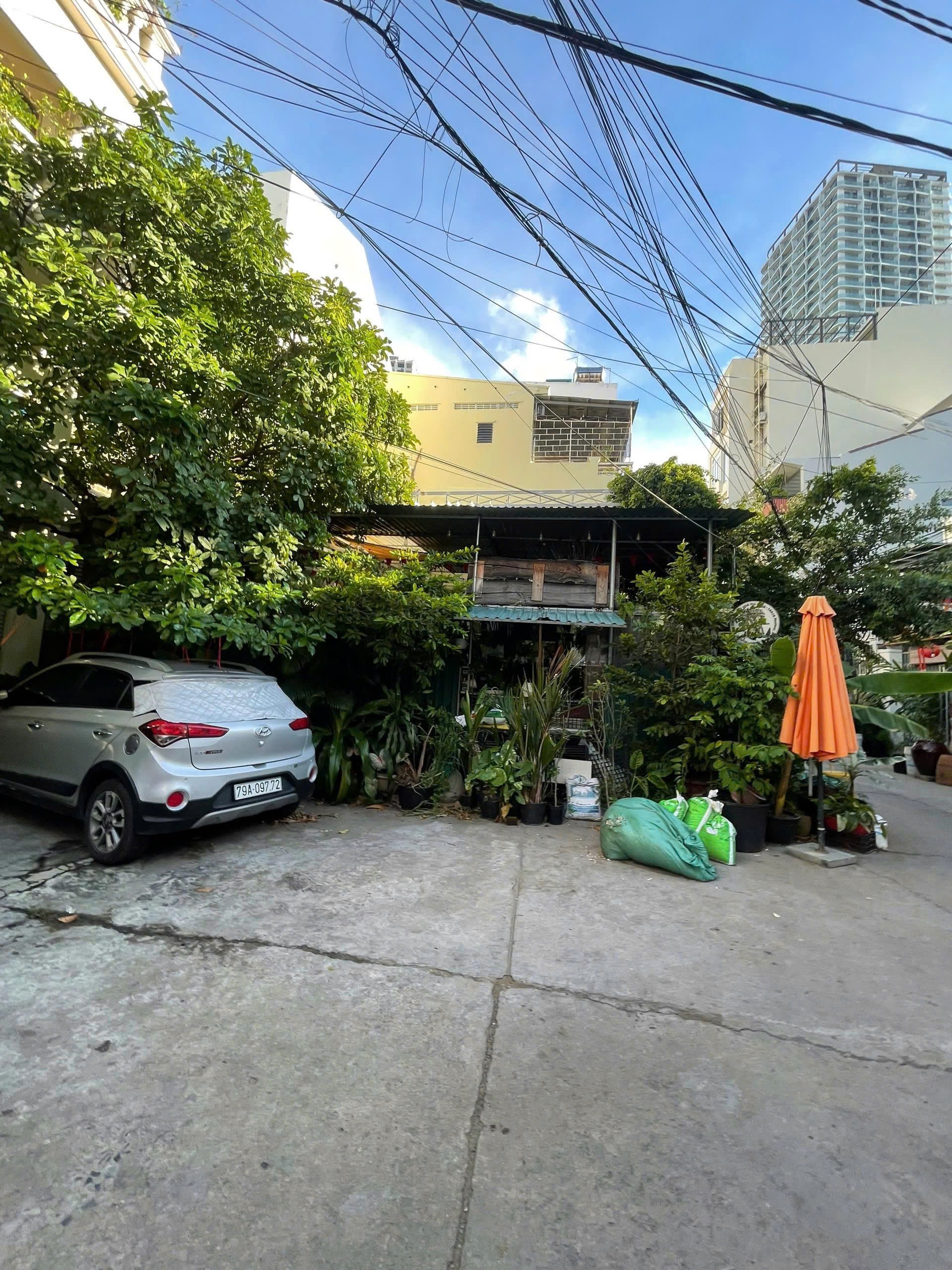 Bán lô đất góc hẻm ô tô Đường Paster, Nha Trang, cách Biển 300m