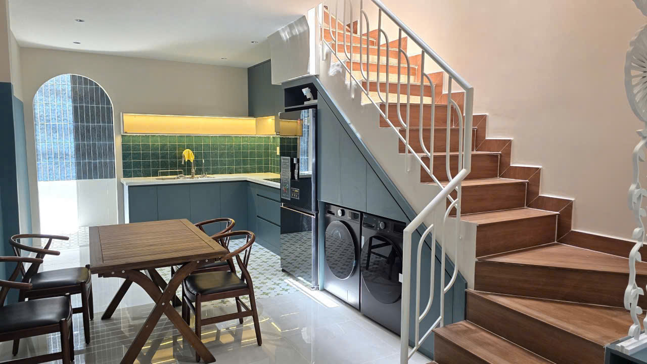 BÁN NHÀ 2 TẦNG ĐẸP TRUNG TÂM PHỐ BIỂN - ĐỐI DIỆN VINCOM LÊ THÁNH TÔN. DT 46.7m2. GIÁ 8.2ty