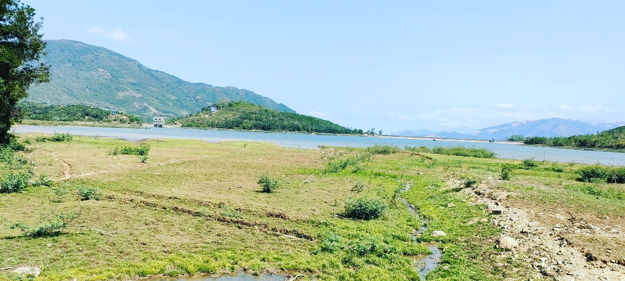 Mặt hồ Am Chúa DIÊN ĐIỀN, Diên Khánh dài gần 200m - view siêu đẹp cách Nha Trang 17km