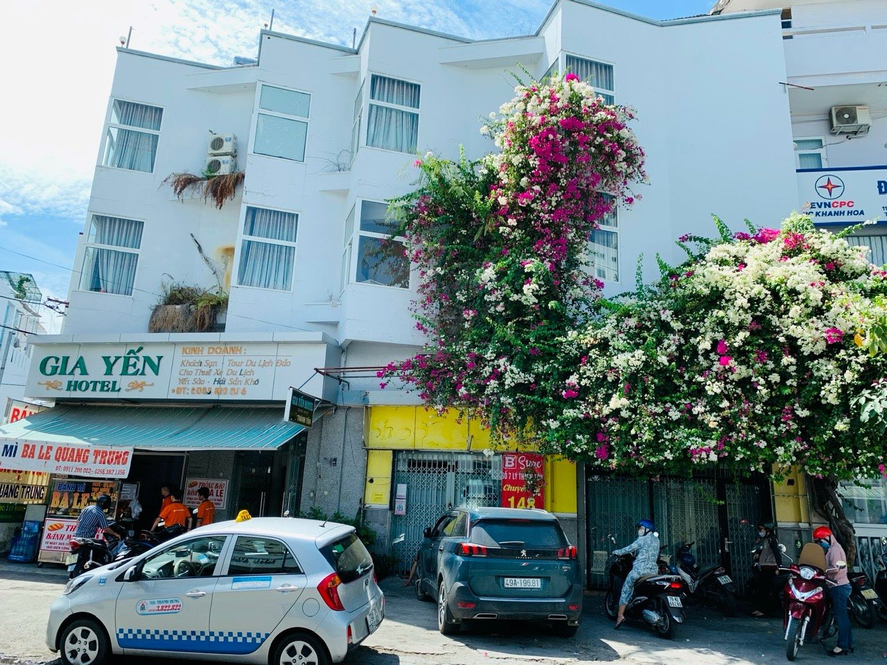 Bán nhà mặt tiền đường Lý Thánh Tôn, Nha Trang đoạn 1 chiều ( mặt tiền rộng 17m )