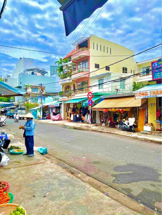 Bán nhà 3 tầng 2 mặt tiền đường Huỳnh Thúc Kháng gần phố Hàn, Nha Trang