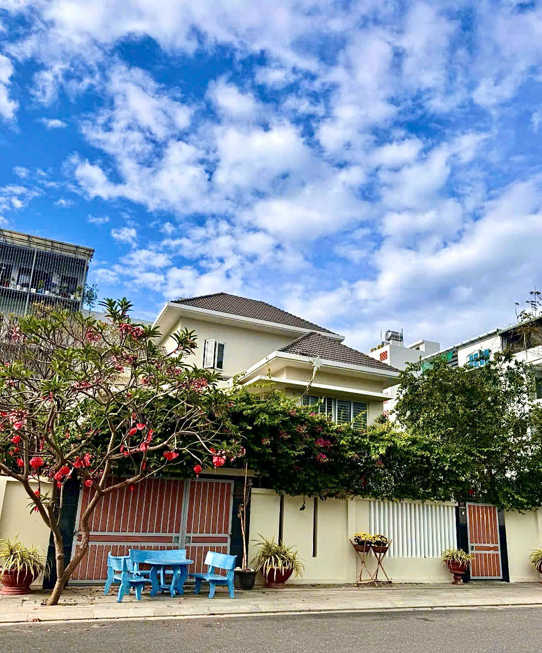  BIỆT THỰ 3 TẦNG – VỊ TRÍ ĐẸP GẦN SÔNG QUÁN TRƯỜNG – KĐT VCN PHƯỚC HẢI. DT 320m2. GIÁ 27 tỷ