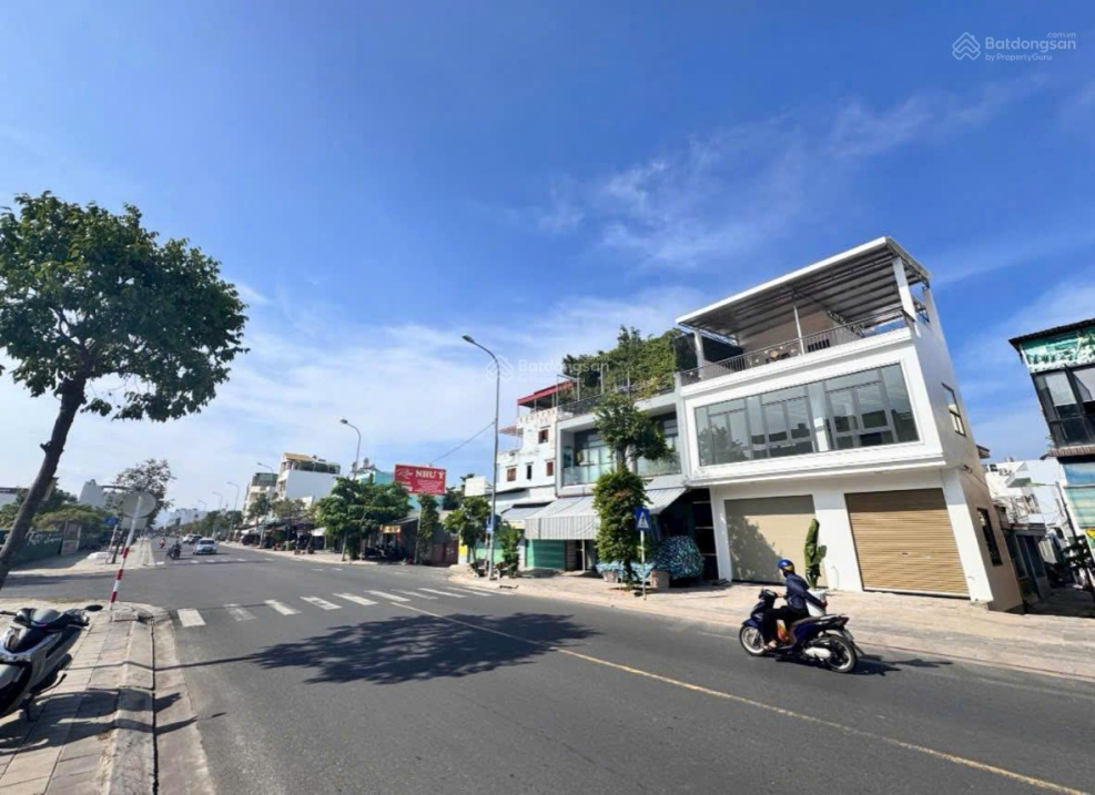 Bán căn góc 3 tầng mới đẹp mặt tiền đường Thích Quảng Đức, Phước Long, Nha Trang