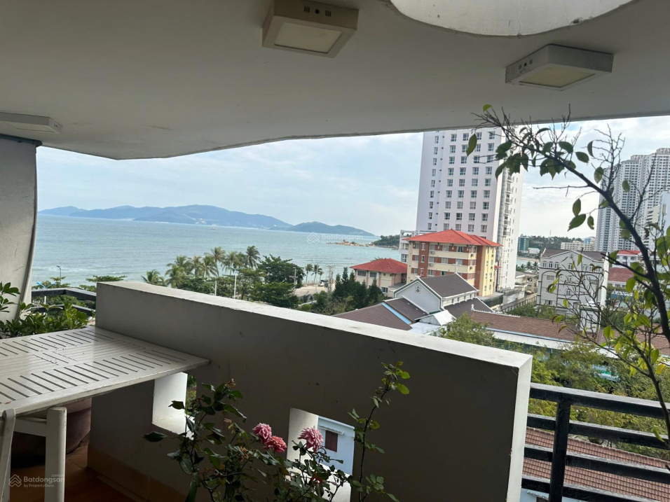 Bán khách sạn mặt tiền đường Củ Chi, Nha Trang cách biển 30m