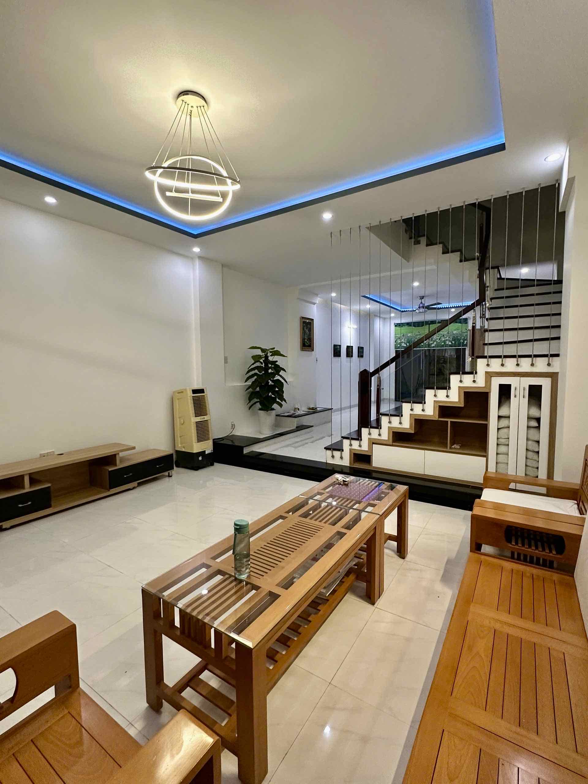 Cho thuê nhà đẹp Đường số 3 KĐT Mỹ Gia gói 2