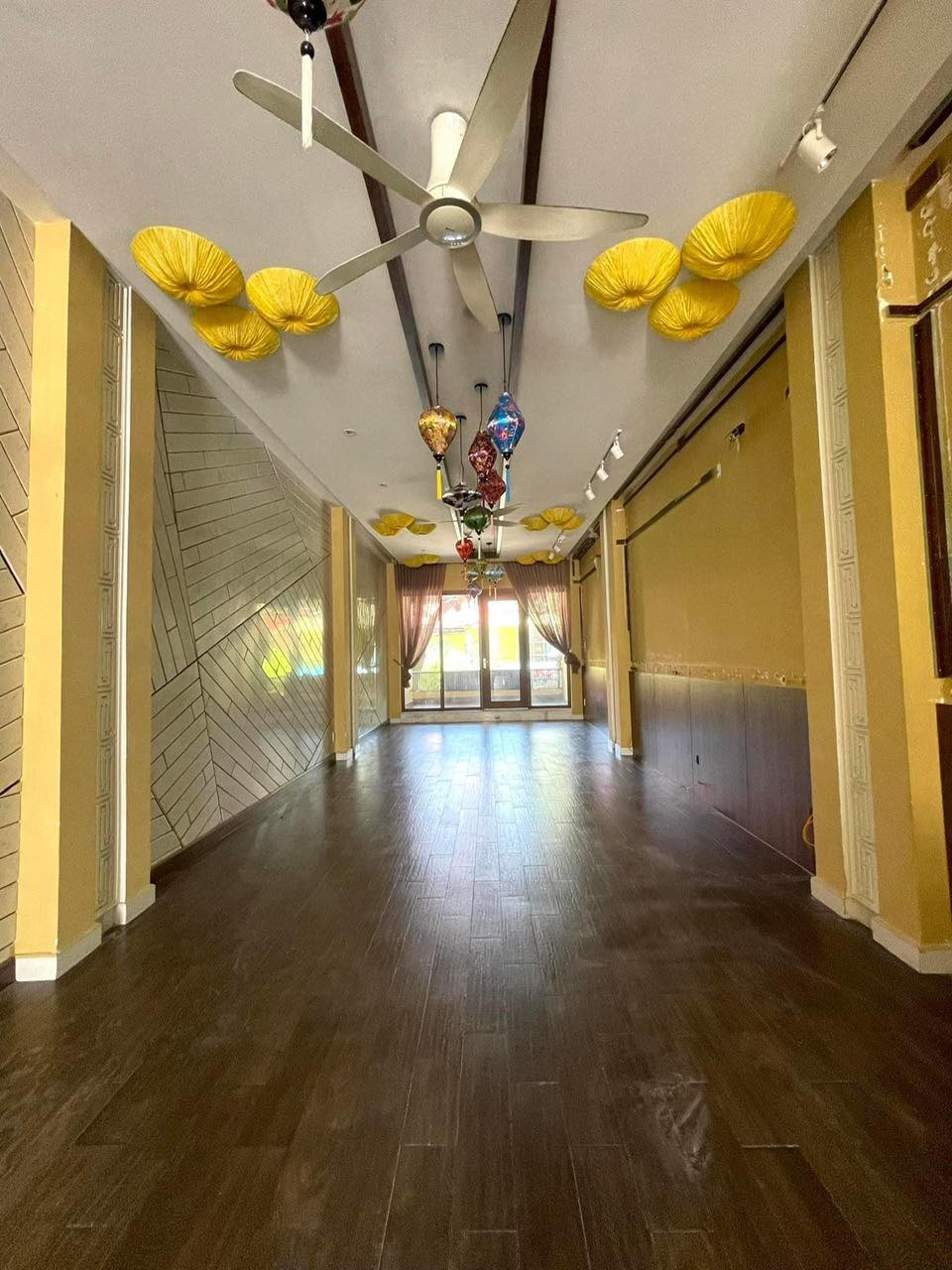 Cho thuê nhà 3 tầng mặt tiền đường Lý Tự Trọng, Nha Trang