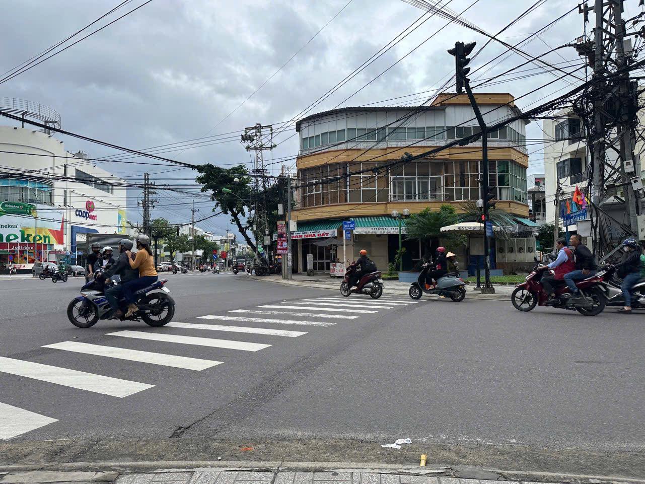 Cho thuê nhà đường Cao Bá Quát, đối diện Siêu thị Co. OpMart Nha Trang