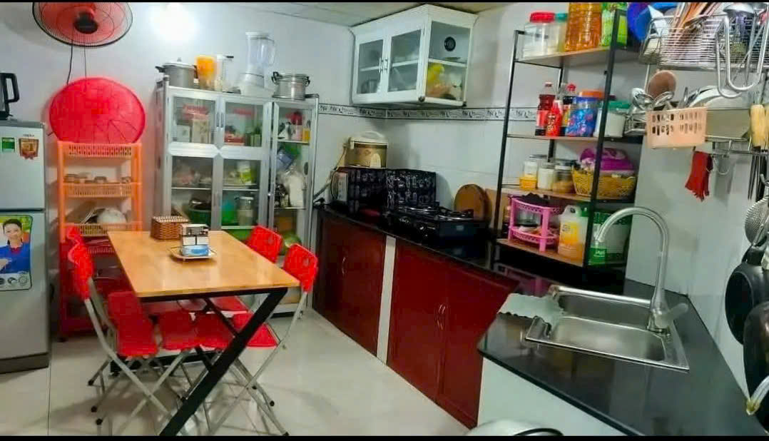 Cần bán nhà cấp 4 nhỏ xinh hướng đông nam thoáng mát vị trí  khu vực ngay cổng chợ Vĩnh Trường - đường Võ Thị Sáu hẻm ô tô... Dt 49.5m2. Giá 2.8ty
