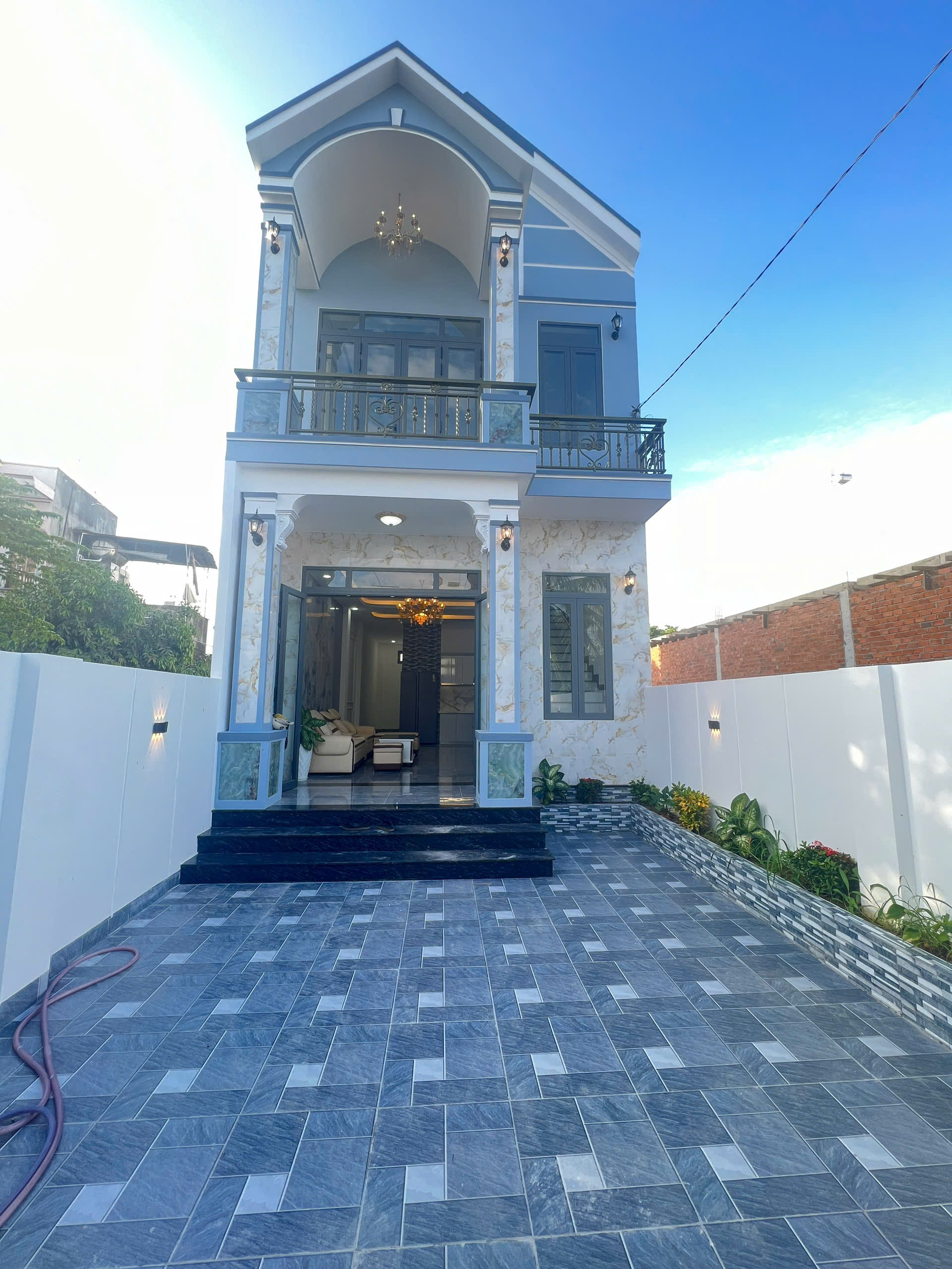 Nhà Tân Cổ Điển Hiện Đại 2 Tầng Siêu Xịn Ngay Trung Tâm Thị Trấn Diên Khánh. Giá 2ty850