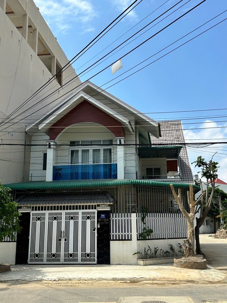 Cần bán biệt thự góc đường Bùi Huy Bích, Vĩnh Hoà, Nha Trang