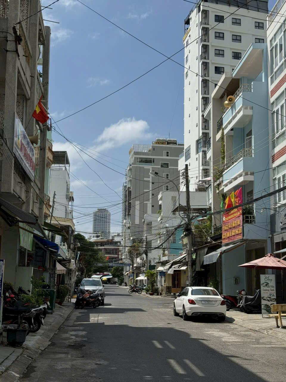 Bán đất mặt tiền đường Phan Đình Phùng, Nha Trang, cách Biển 300m