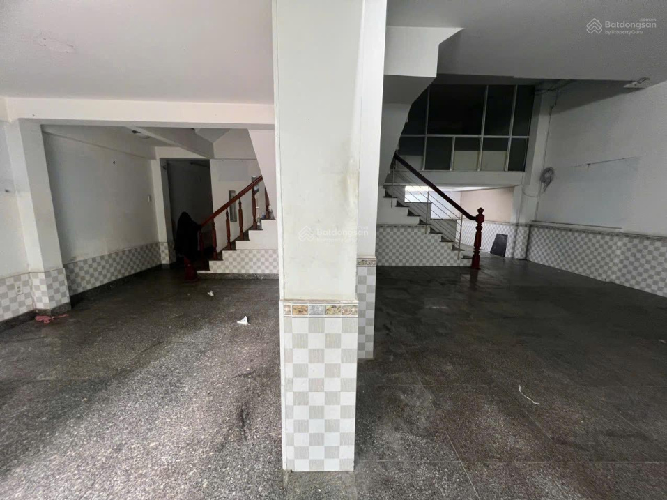 Bán nhà mặt tiền đường Huỳnh Thúc Kháng, Nha Trang, ngang hơn 9m