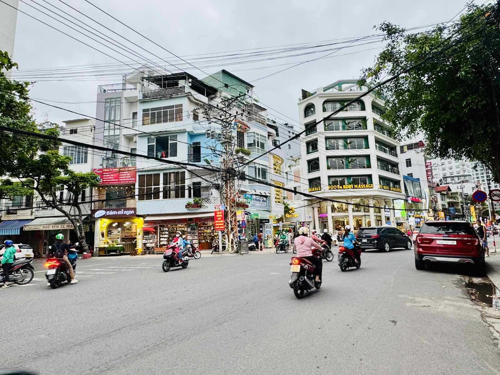 Bán Nhà mặt tiền đường Hồng Bàng Gần Nguyễn Thị Minh Khai