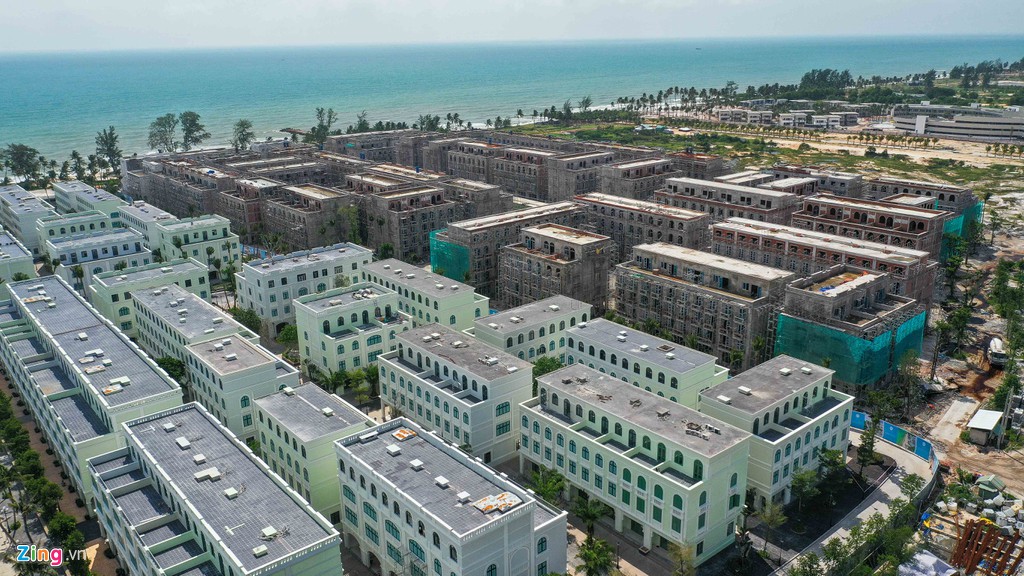 Ngoài Cam Ranh, Phú Quốc cũng là địa điểm thu hút nhiều doanh nghiệp bất động sản lớn cả nước đầu tư xây dựng condotel, biệt thự biển để bán