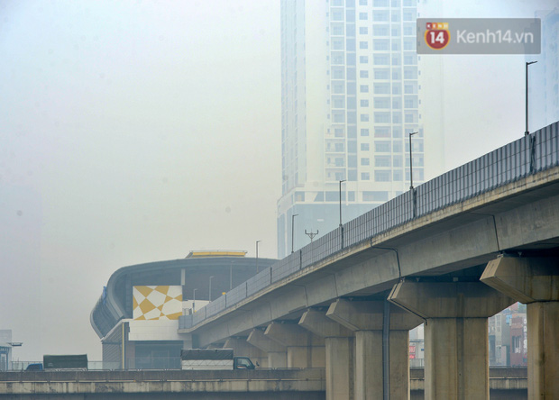 Không khí Hà Nội tiếp tục ô nhiễm nghiêm trọng khiến nhiều người phải thốt lên đầy hoang mang: Không muốn bước ra đường luôn - Ảnh 9.