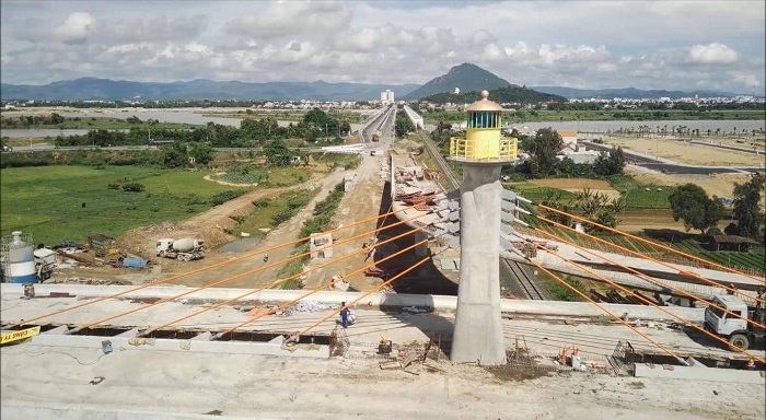 cầu vượt đường sắt Nam TP Tuy Hòa. Ảnh minh họa