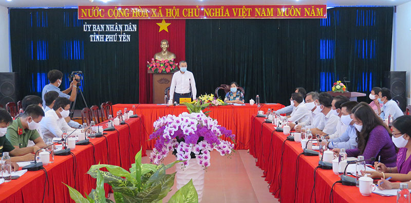 Quang cảnh cuộc họp khẩn Ban Chỉ đạo phòng, chống dịch Covid-19 tỉnh Phú Yên.