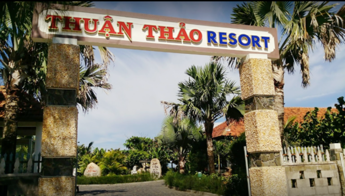 Cổng vào khu resort Thuận Thảo. Ảnh: Ta-Chih Wang.